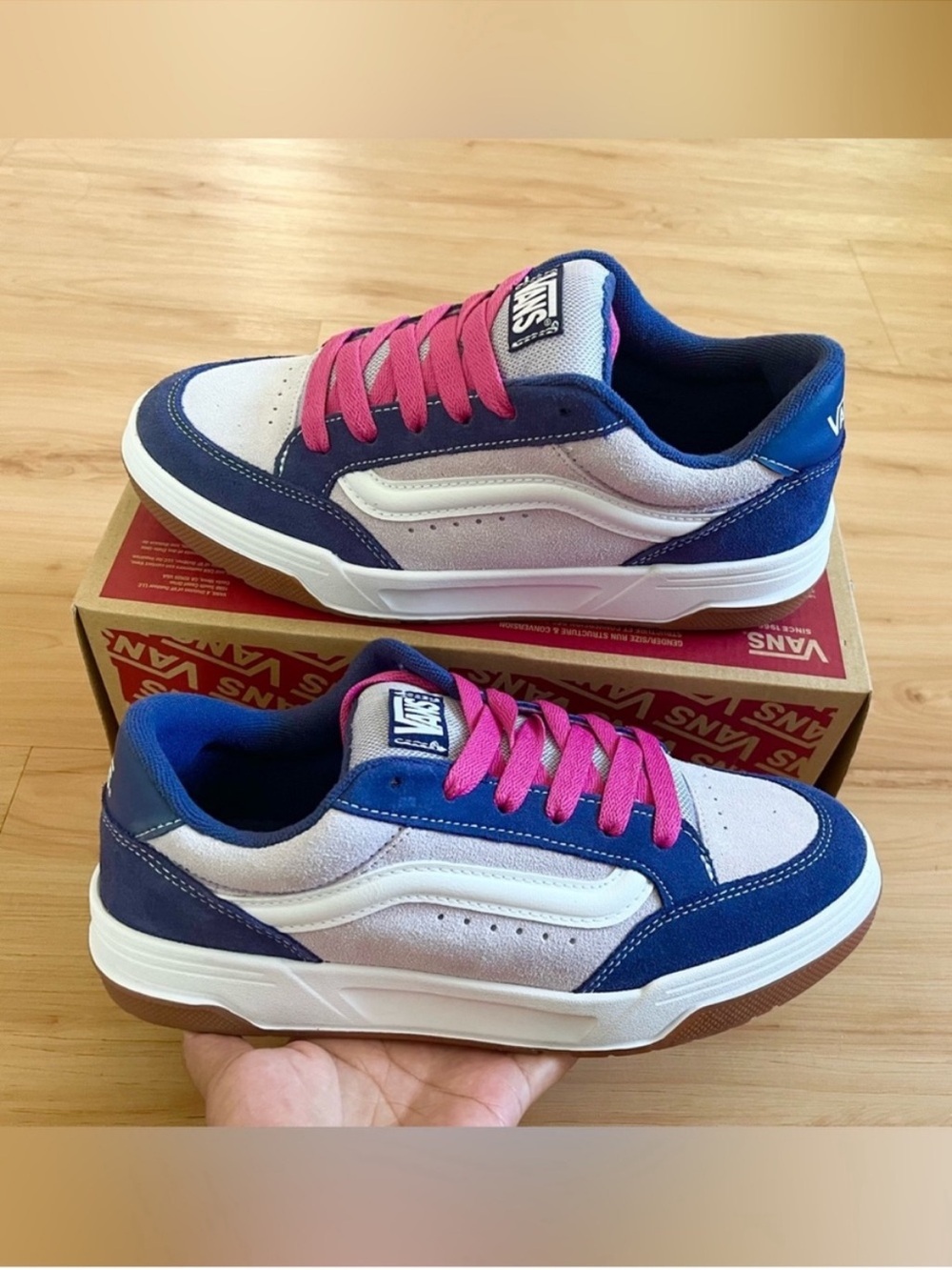 Vans Hylane In Kid size7.0.Women's 8.5 US